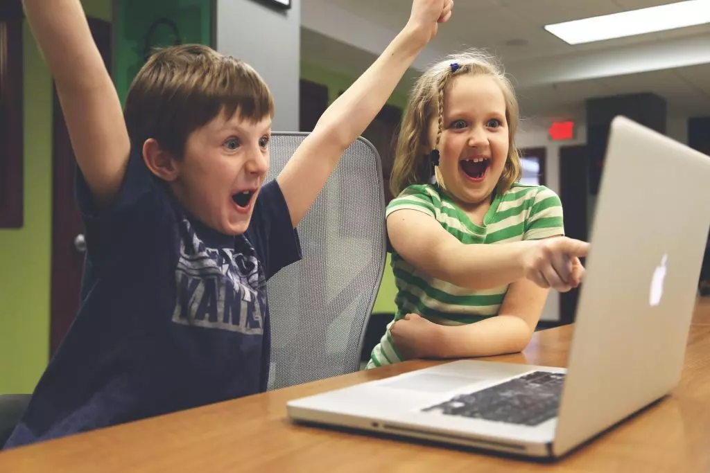 Thách thức học tập? Làm quen với công cụ học tập tốt nhất - OrCam Learn
